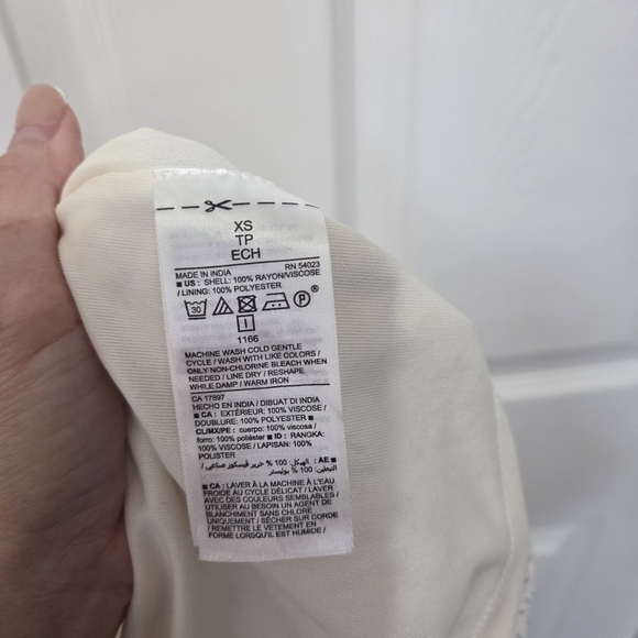 Old Navy San Francisco Cream Blue Floral Smocked Pull on Midi Skirt Size XS Boho - Picture 8 of 10